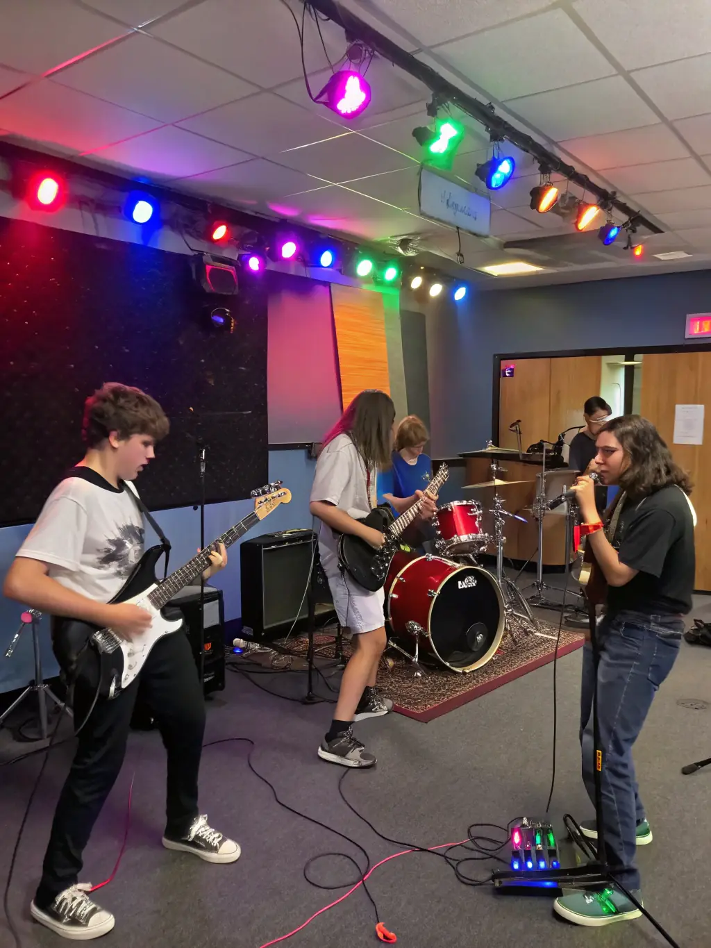 A vibrant image of young musicians participating in a mentorship program at ILLUSION SONORE, showcasing their engagement and enthusiasm.